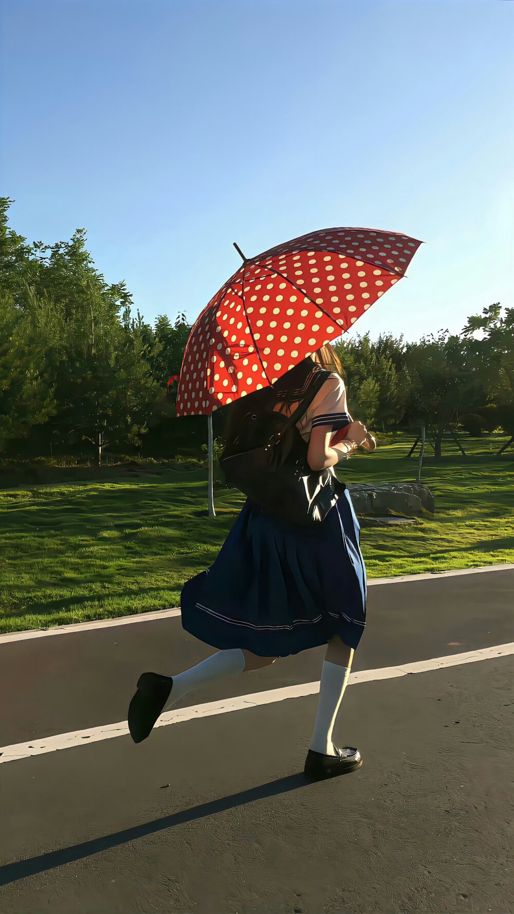 时间是一双眼睛 见喜 见忧 见离别 ​​​
#ins风壁纸#