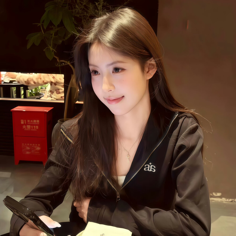 美拉德系搭配 ​​​
#朋友圈套图##氛围感女头#