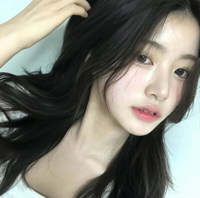 女生头像｜lwxrae｜审美积累｜wechat头像
cr. @： 