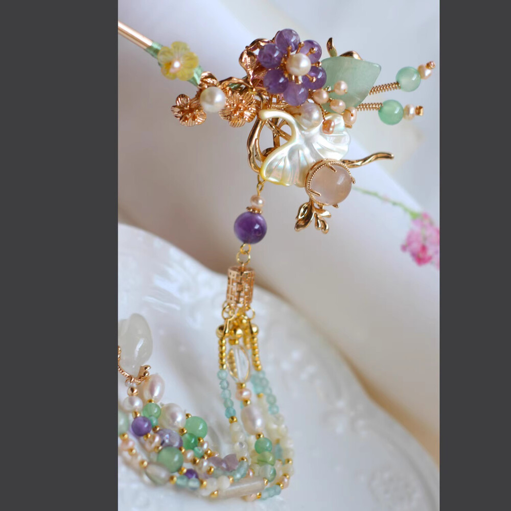 秋池，夜雨，芭蕉，棋一局，茶一盏。一灯一人影。