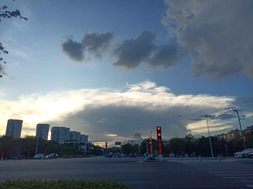 吉安风光欣赏：黄昏时分，城市里的烟火和诗意！