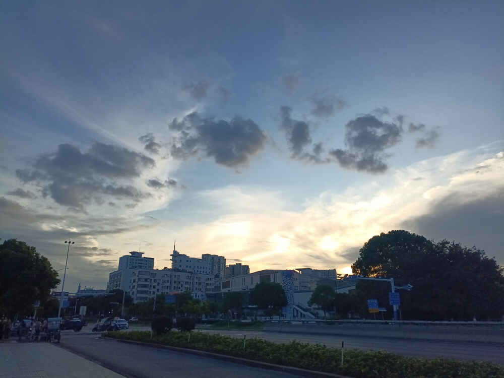 吉安风光欣赏：黄昏时分，城市里的烟火和诗意！