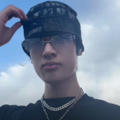 张峻豪