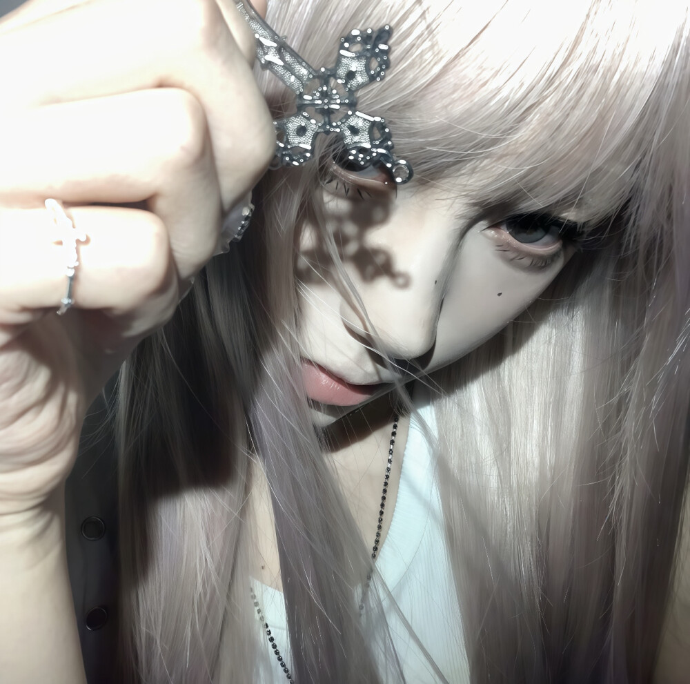 轻亚感女头｜女生头像｜三人头像｜
cr.暮晚萤 