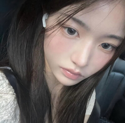 女生头像｜lwxrae｜审美积累｜wechat头像
cr. @： 
