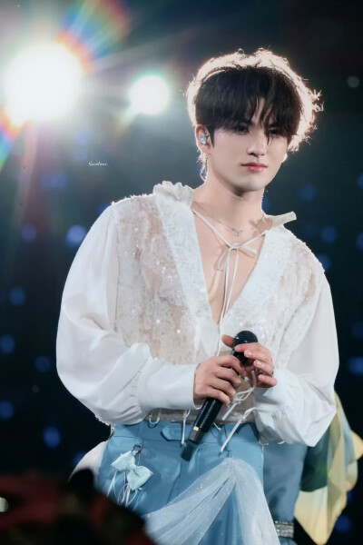 cr.Nuvoloso
歪歪