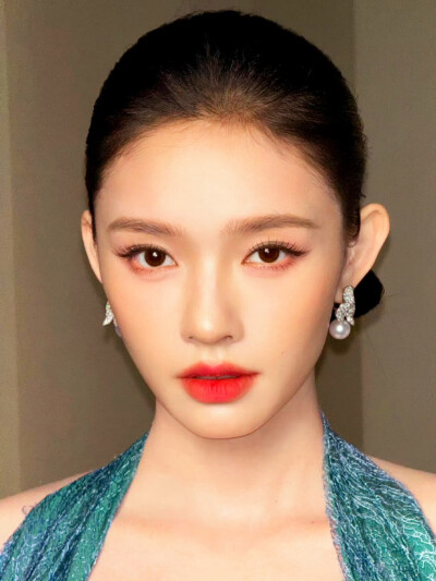 林允