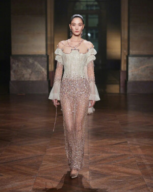 BY爱喝可乐的古娜小姐