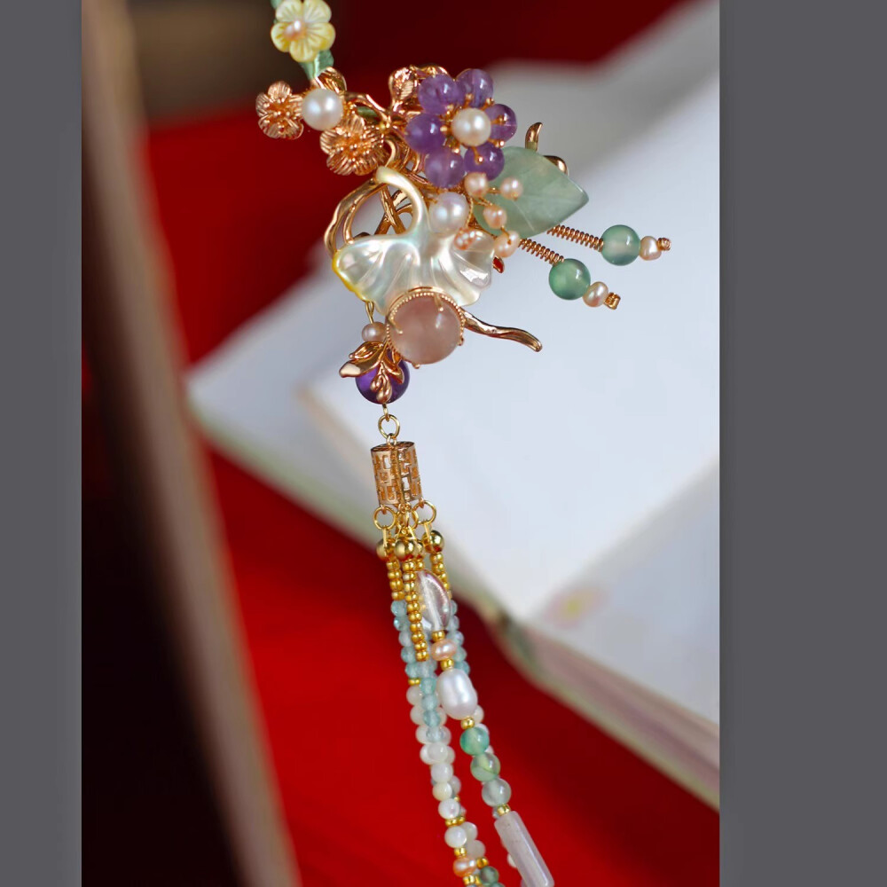 秋池，夜雨，芭蕉，棋一局，茶一盏。一灯一人影。