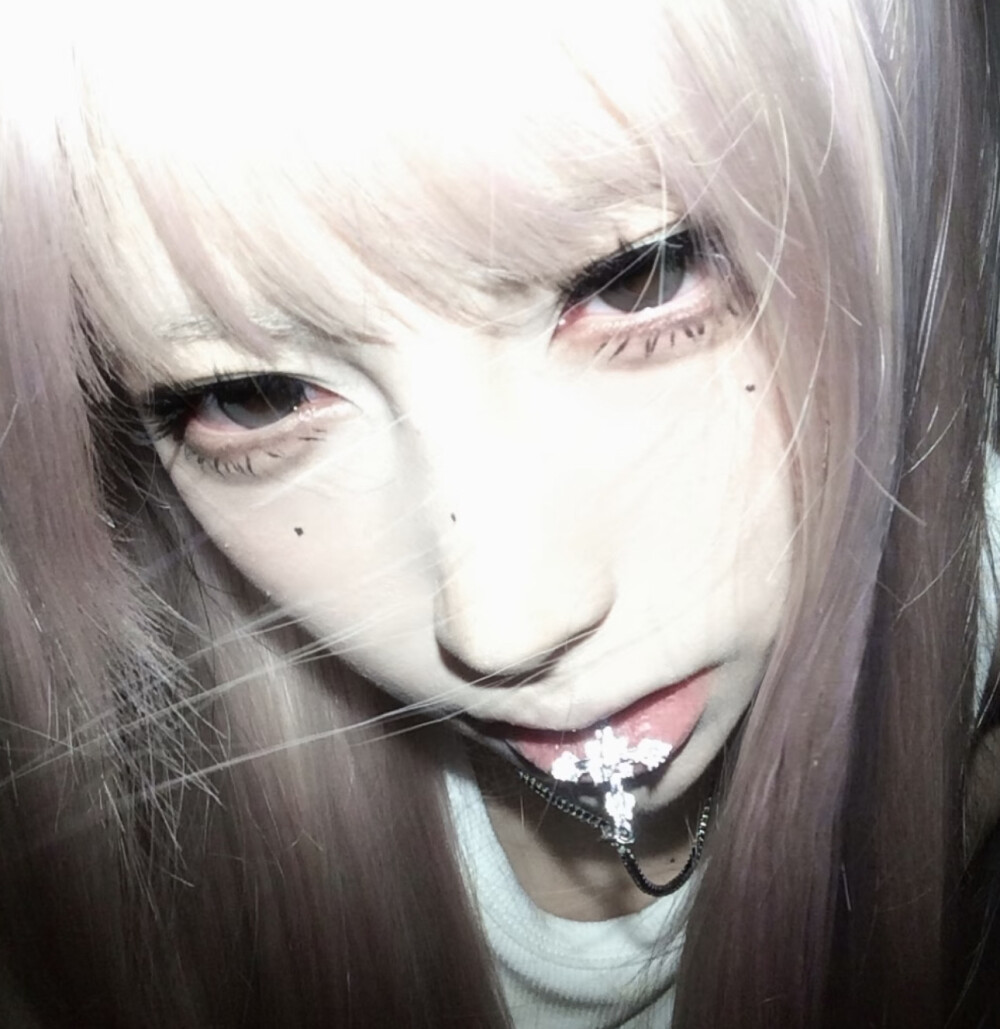 轻亚感女头｜女生头像｜三人头像｜
cr.暮晚萤 