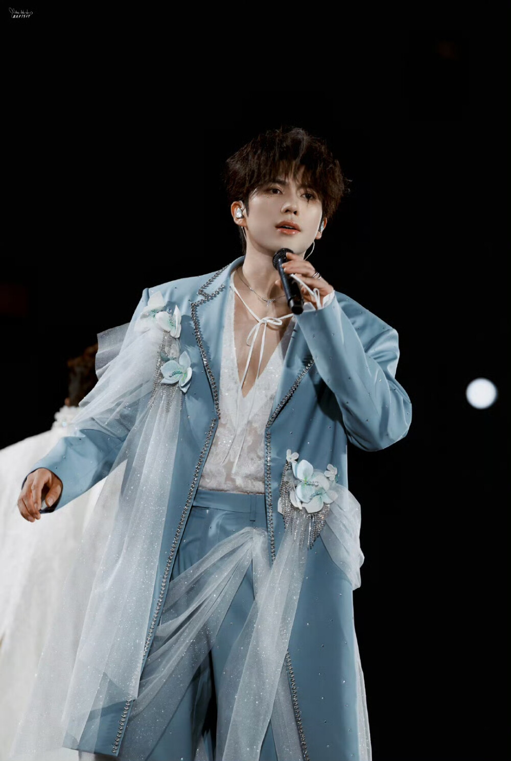 cr.兔兔电波Biu_李耕耘
