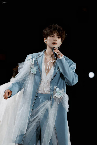 cr.兔兔电波Biu_李耕耘