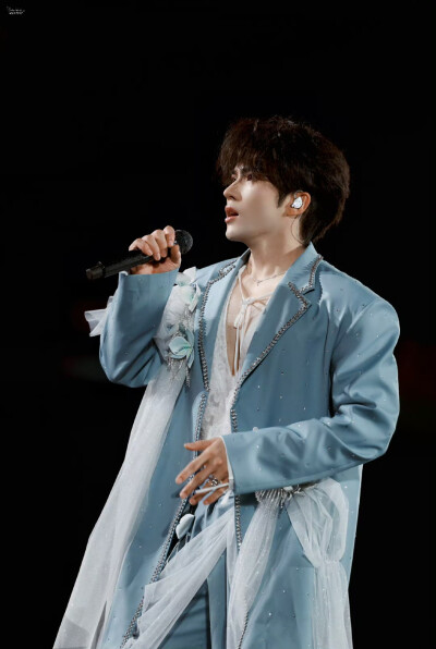cr.兔兔电波Biu_李耕耘