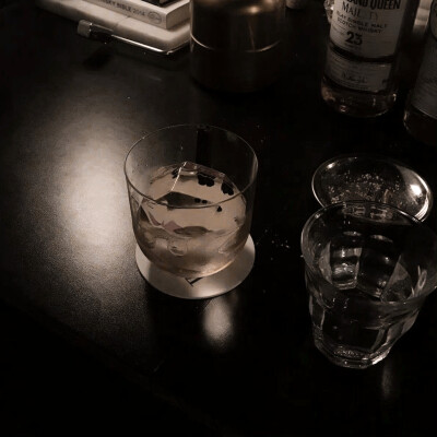 文字是贫瘠的 我想你懂我的眼泪