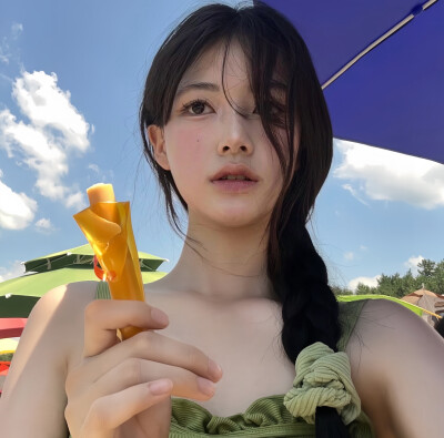 女生头像｜lwxrae｜审美积累｜wechat头像
cr. @： 