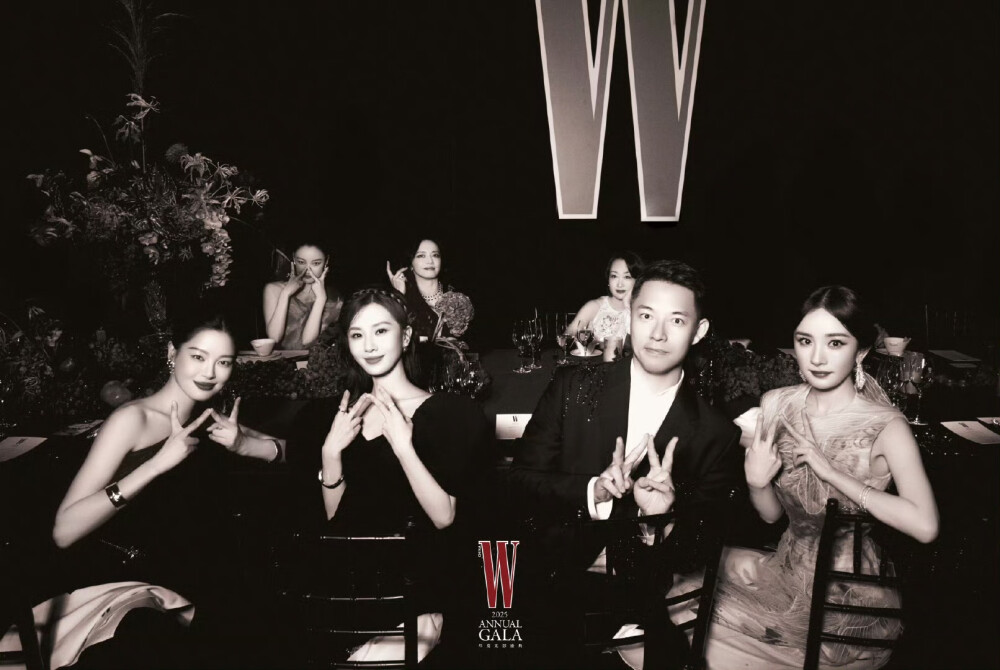 杨幂W年度光影盛典造型2025.8.19