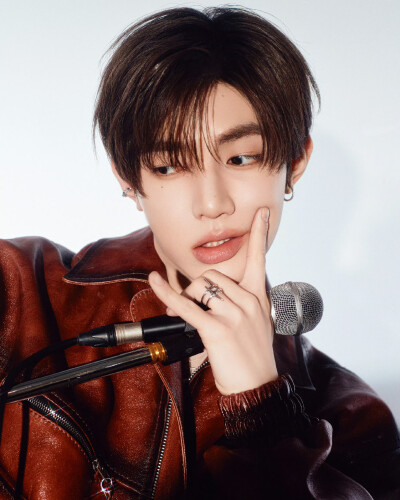 章昊