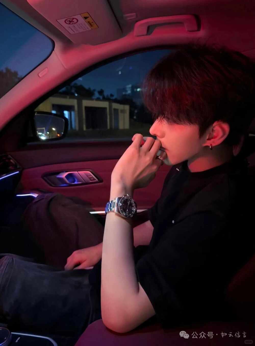 男生头像
喜欢点赞关注收藏