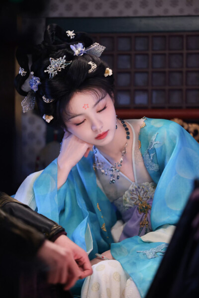 田曦薇