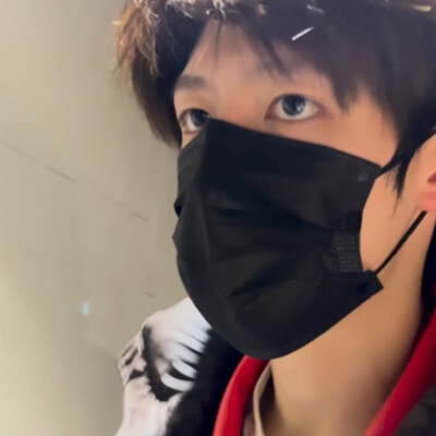 小帅哥一个人吗