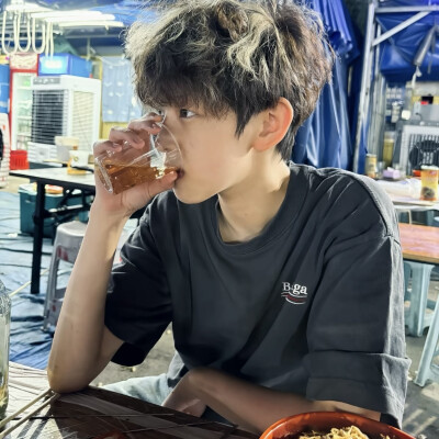 你当然可以去找以前的我告状 可是我已经不在那里了