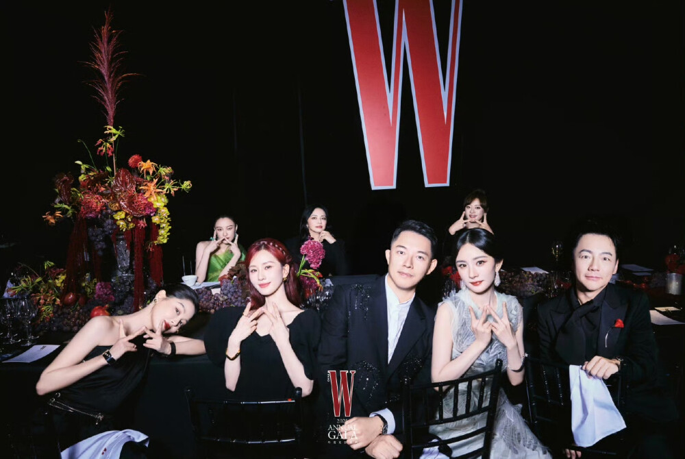 杨幂W年度光影盛典造型2025.8.19