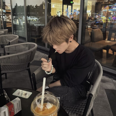 你当然可以去找以前的我告状 可是我已经不在那里了