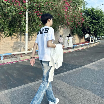 你当然可以去找以前的我告状 可是我已经不在那里了