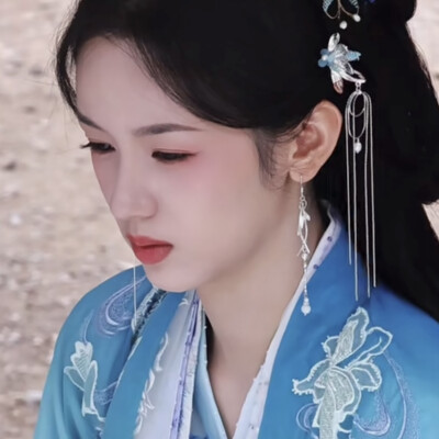 蓝色