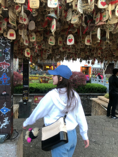 8.21｜早期赵露思
礼拿