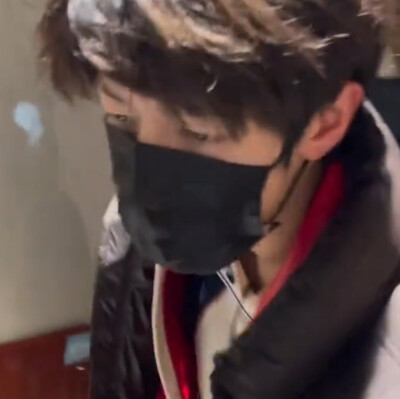 小帅哥一个人吗