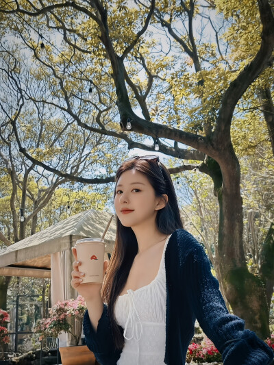 8.21｜早期赵露思
礼拿