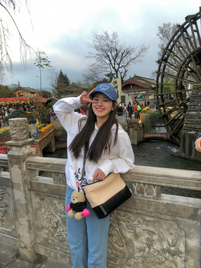 8.21｜早期赵露思
礼拿