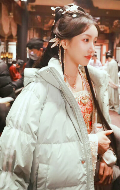 姜贞羽