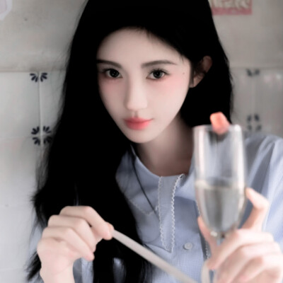 这个世界不会有人懂我的 除了草莓蛋糕