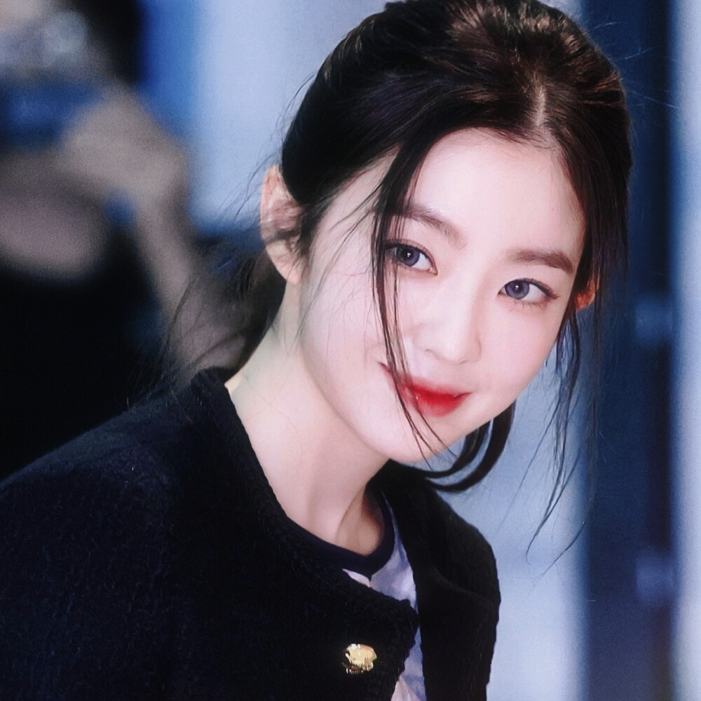 草原尽头我两手空空
悲痛时握不住一颗泪滴