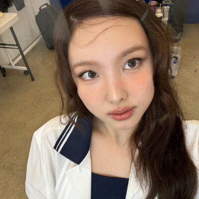 ^_−☆