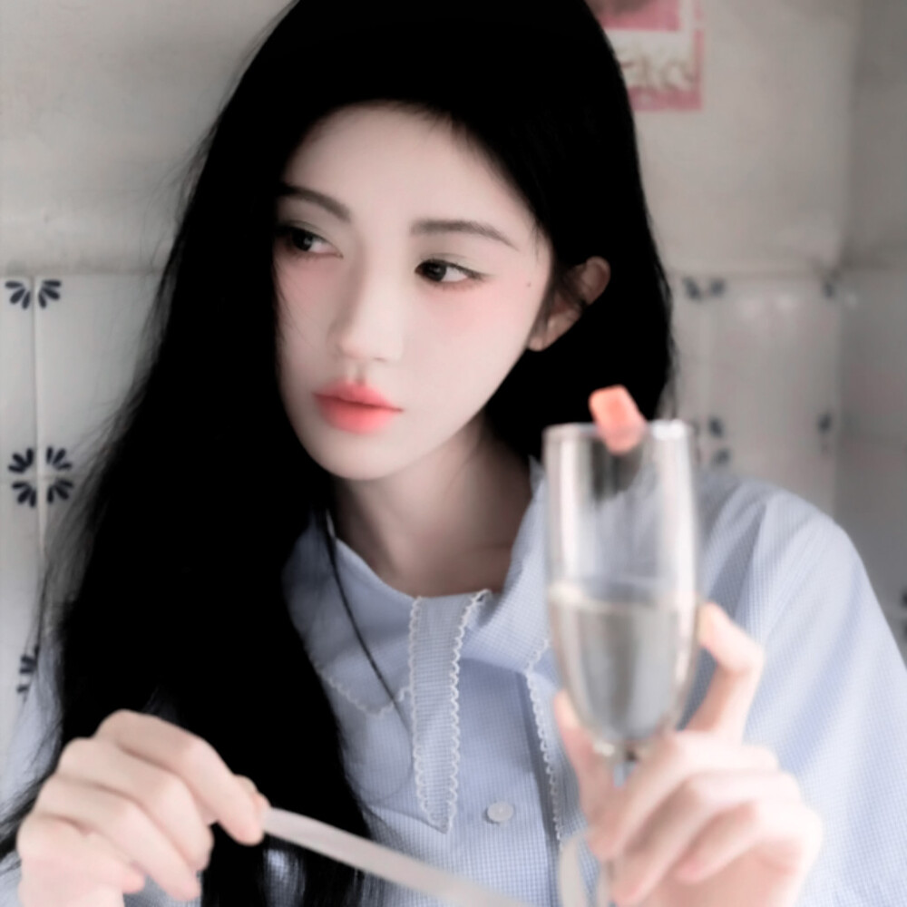 这个世界不会有人懂我的 除了草莓蛋糕