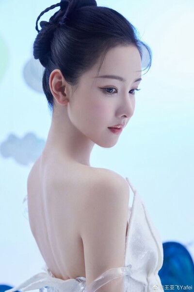 陈都灵