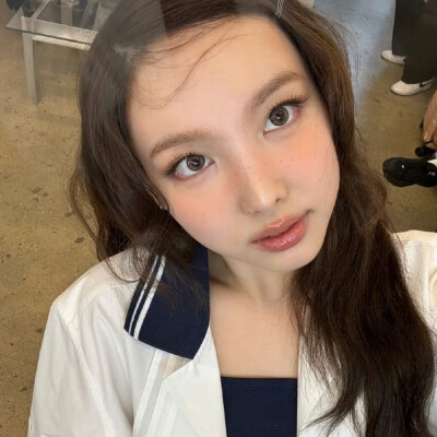 ^_−☆