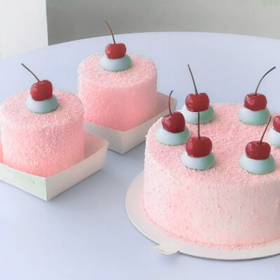 这个世界不会有人懂我的 除了草莓蛋糕