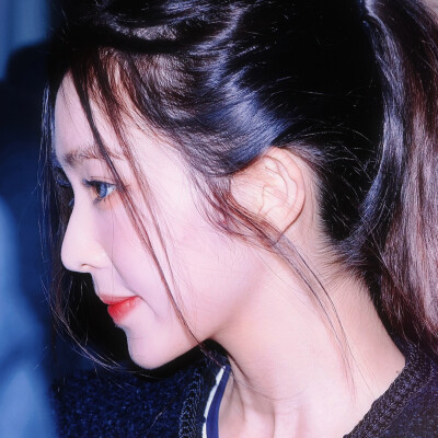 草原尽头我两手空空
悲痛时握不住一颗泪滴