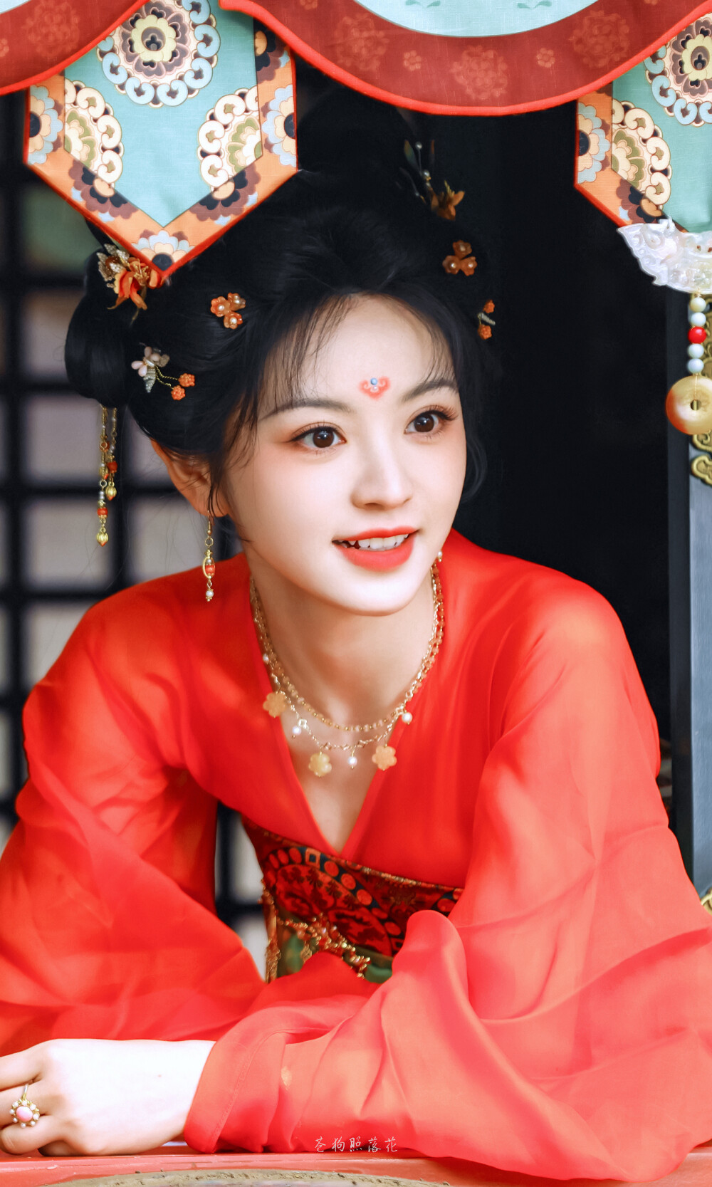 子夜归武祯田曦薇
图cr苍狗照落花