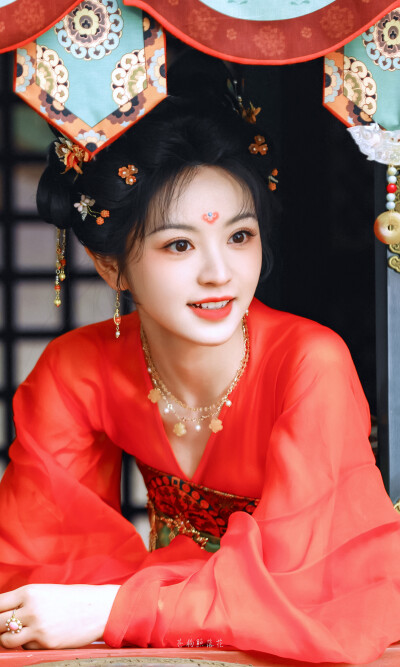 子夜归武祯田曦薇
图cr苍狗照落花