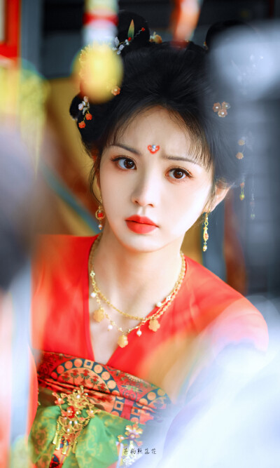子夜归武祯田曦薇
图cr苍狗照落花