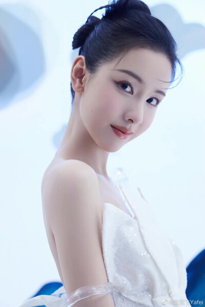 陈都灵