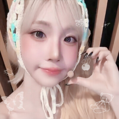 ♱♡°.+┈• Please look at me gently •┈+.°♡♱