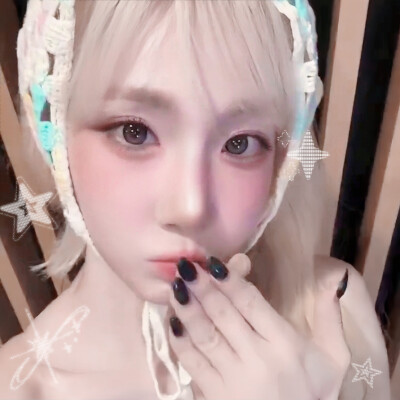 ♱♡°.+┈• Please look at me gently •┈+.°♡♱