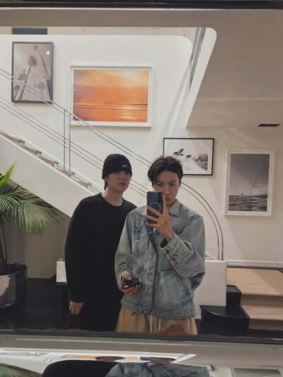 250821
郑号锡更新ins