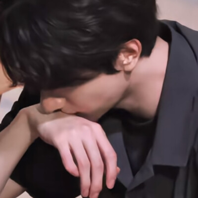 嗯